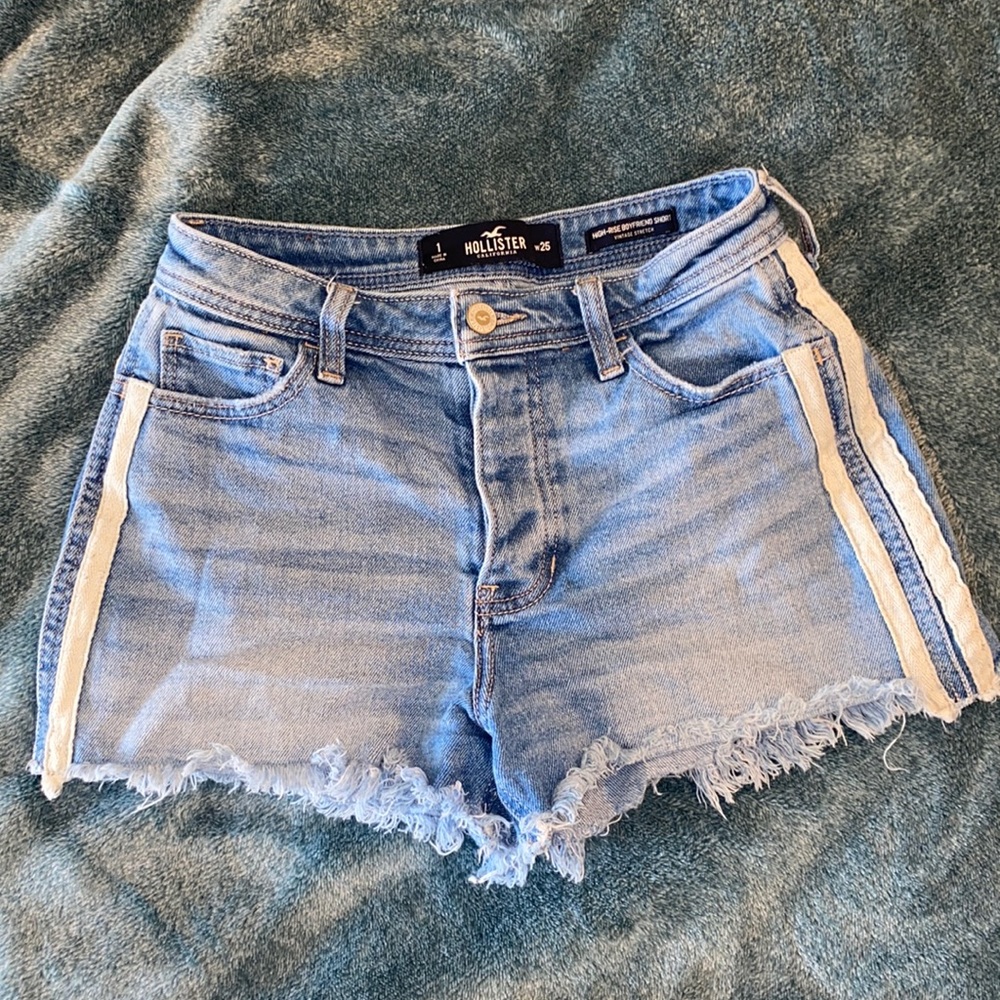High-rise boyfriend short size 1 vintage stretch made by Hollister (w 25)
